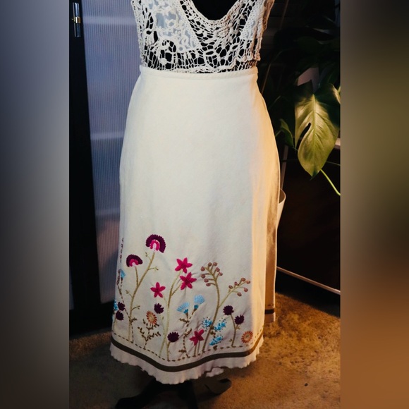 Embroidered Vintage A-line Skirt - Picture 4 of 5